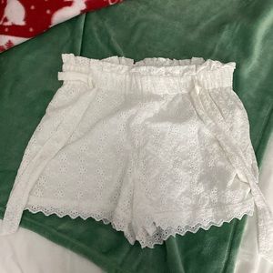 JUNIORS White floral eyelet pattern summer shorts with belt